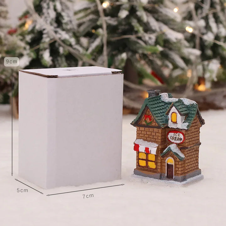 casinha de natal em miniatura ao lado da caixa individual