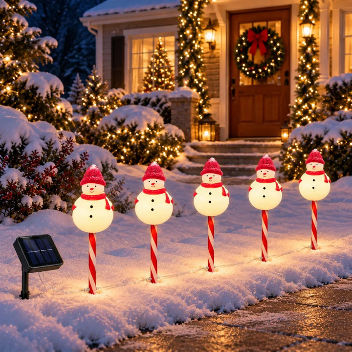 boneco de neve solar iluminado marcando calçada do jardim