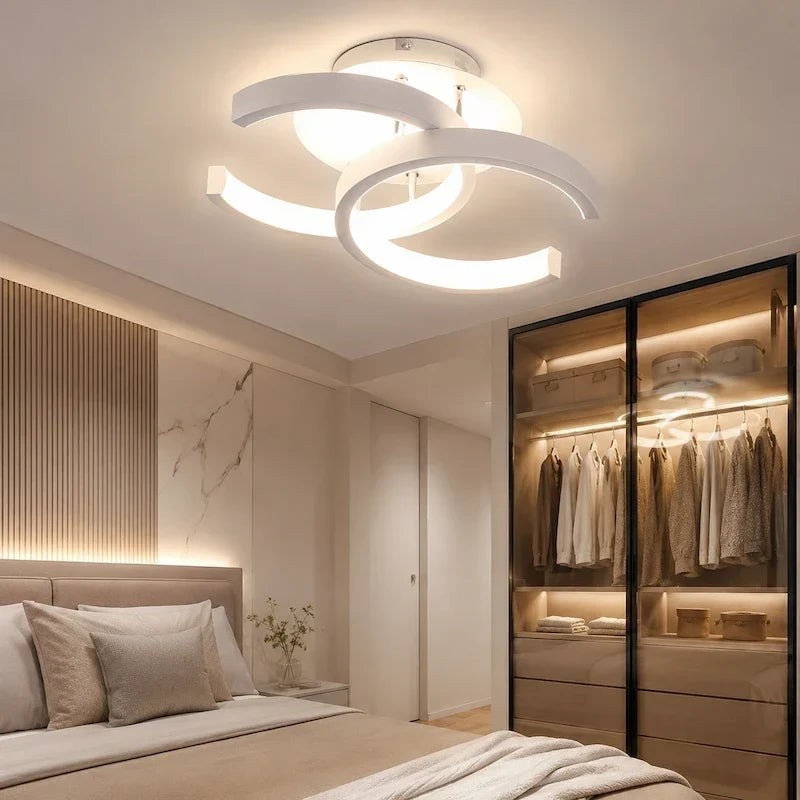 plafon led branco em quarto com closet iluminado