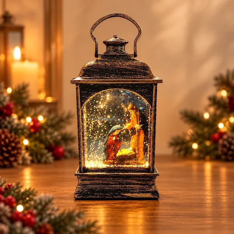 Lanterna com presépio iluminado sobre a mesa de madeira