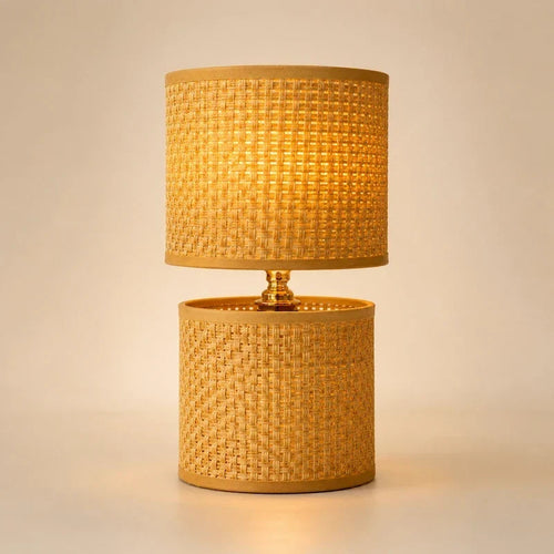 abajur de mesa trama natural aceso com luz quente