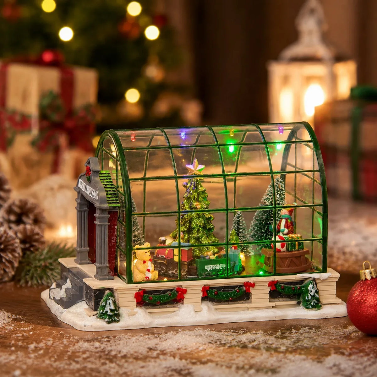 estufa iluminada para vila de natal com árvore e luzes coloridas