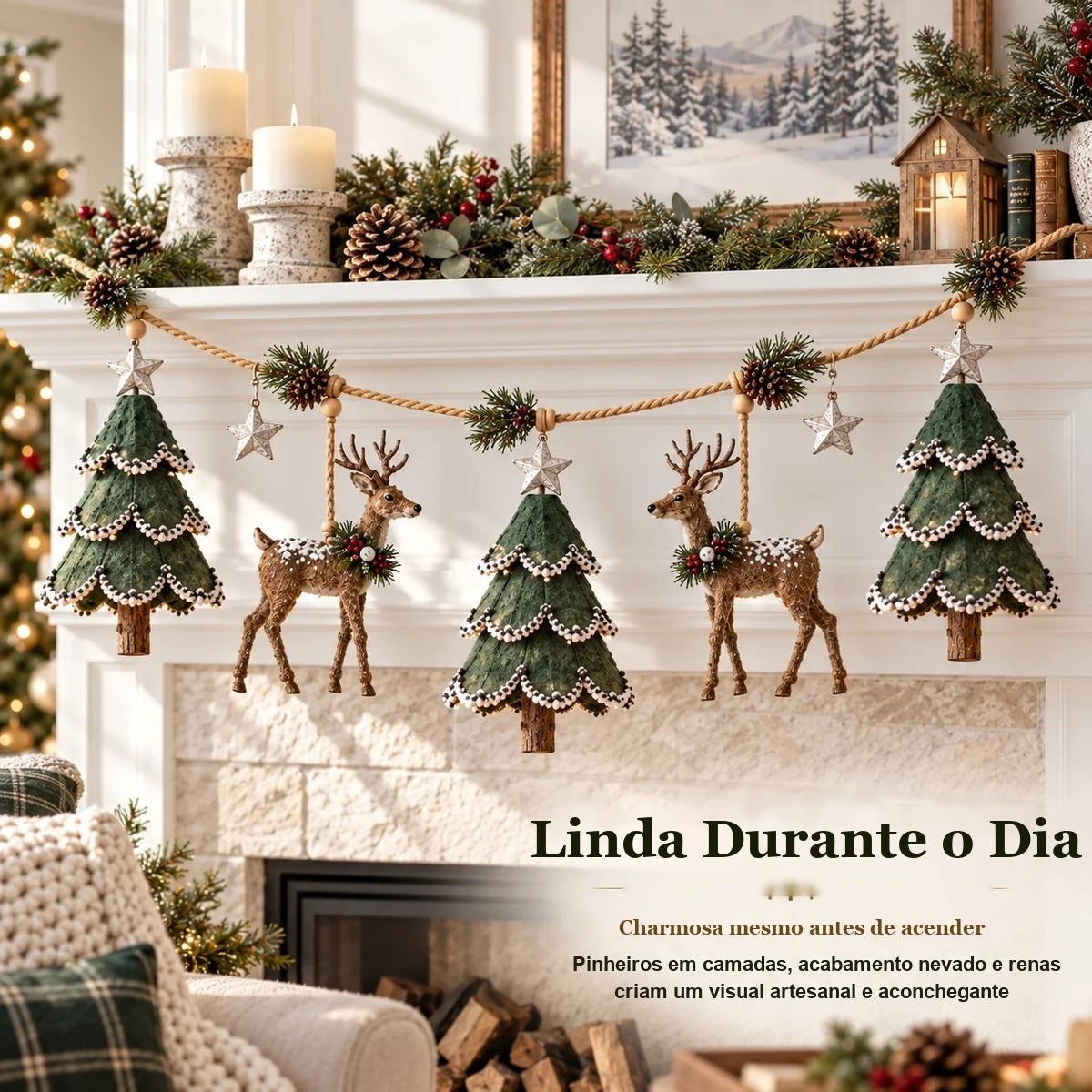 guirlanda de natal com renas e pinheiros durante o dia