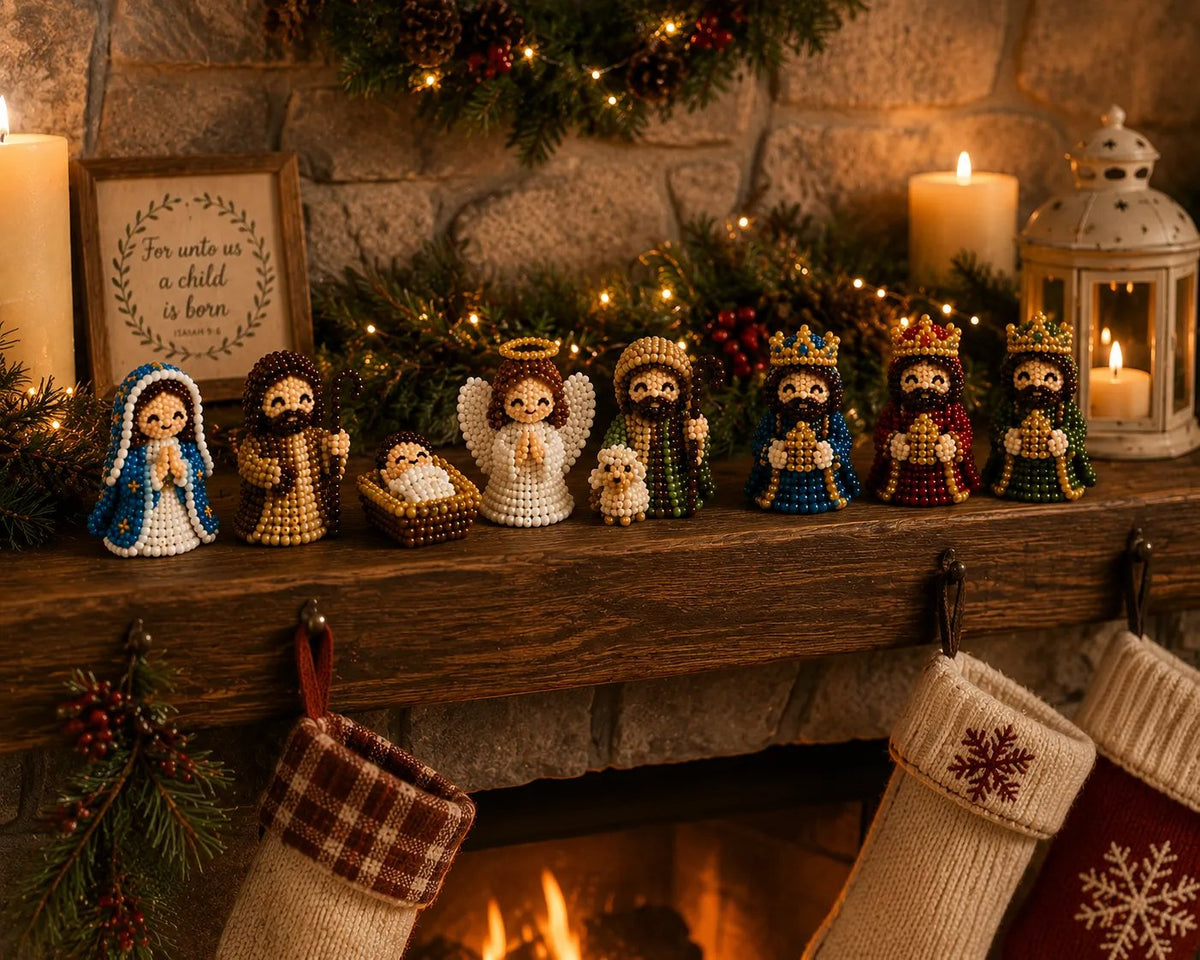 presépio de miçangas pronto sobre a lareira decorada para o natal