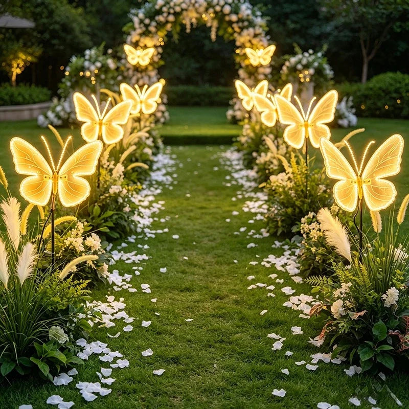 corredor de casamento decorado com borboletas luminosas de led