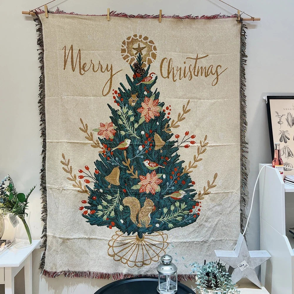 manta tecida com árvore de Natal e franjas na parede