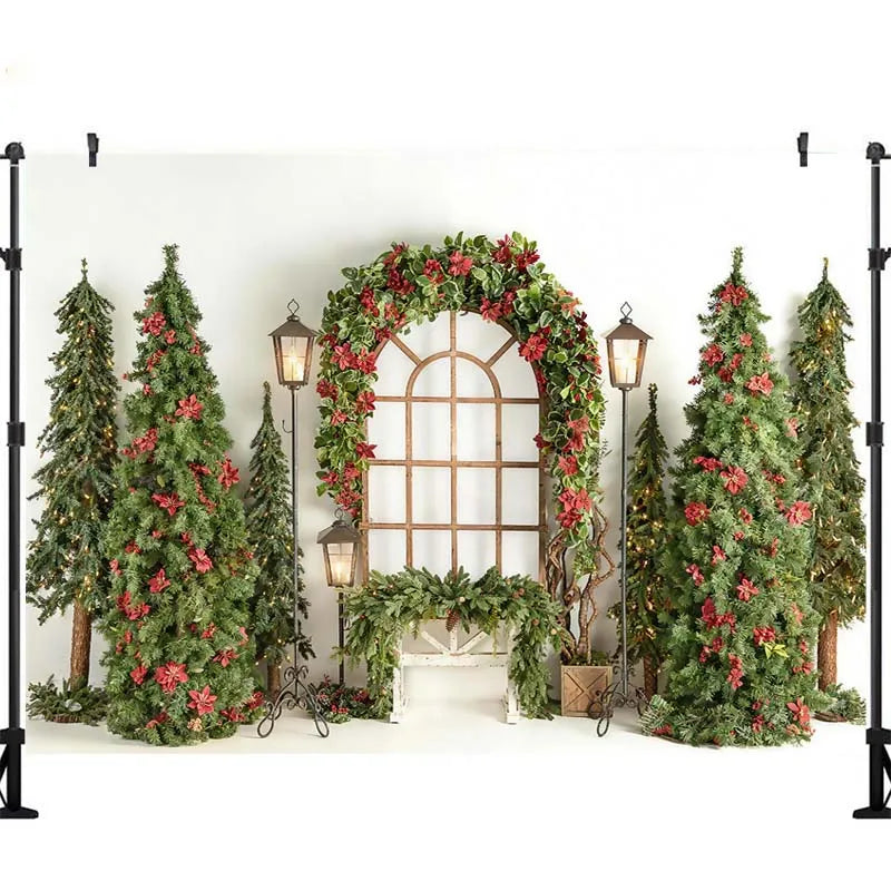 Fundo de Janela em Arco de Natal com Pinheiros, Lanternas e Caixas de Presente para Fotos de Crianças e Família, Acessórios de Natal